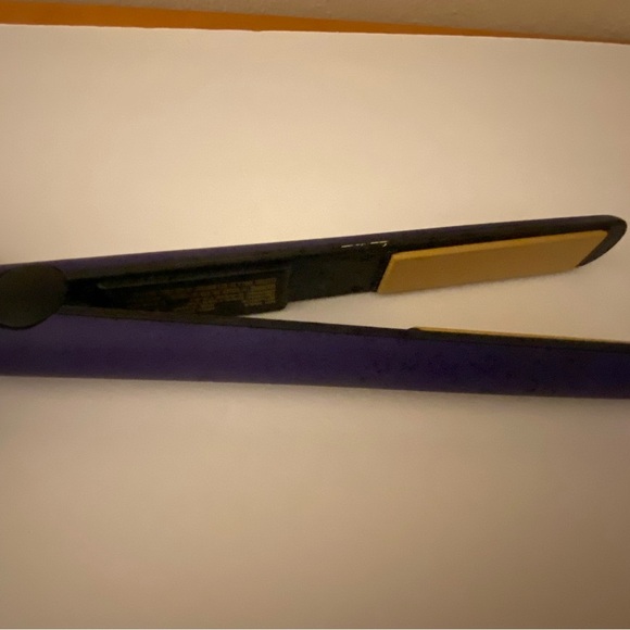 Hot Tools digital ceramicc flat iron. - Picture 2 of 5